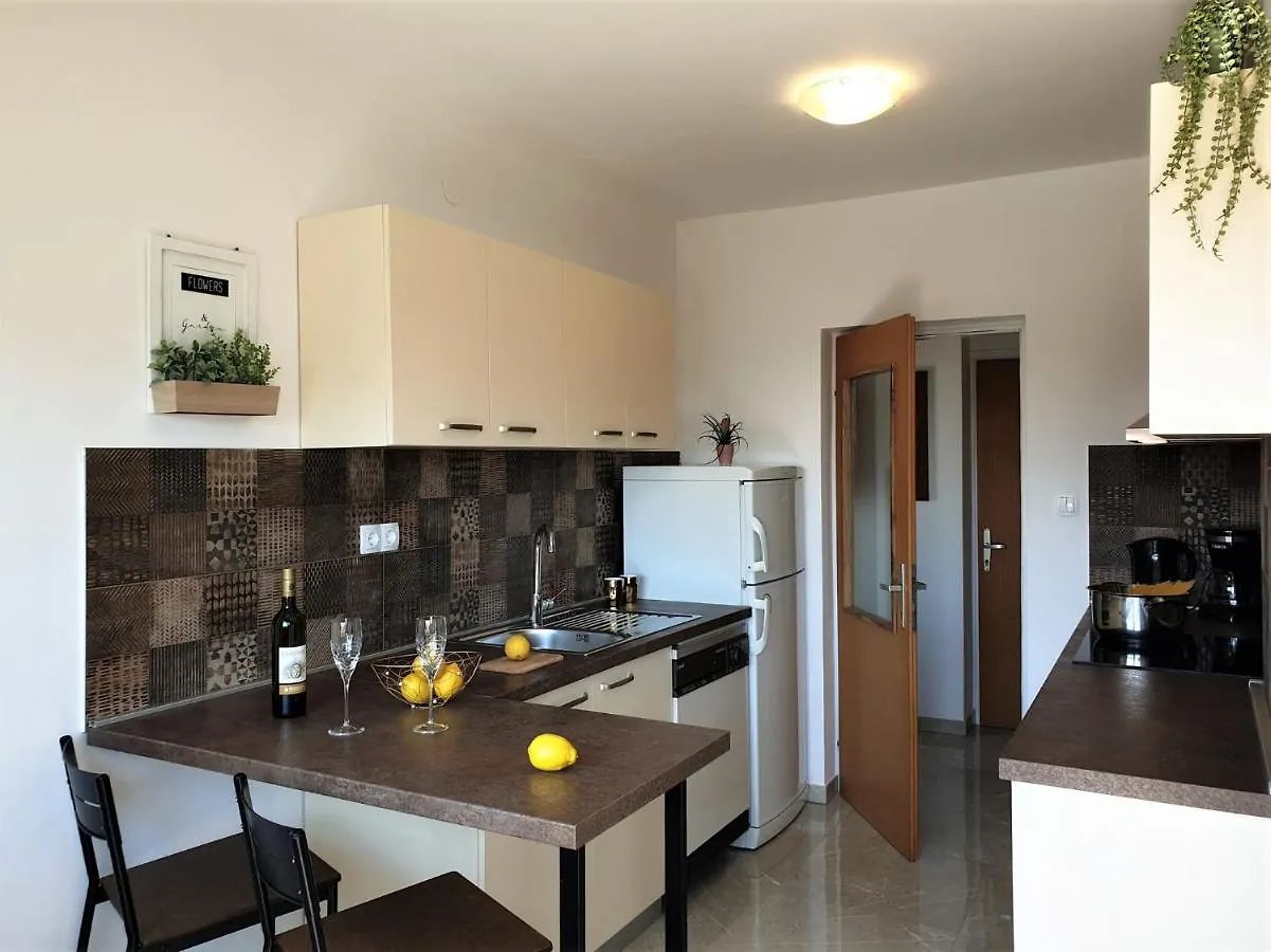 Vladimir 6 Pax 0*, Crikvenica Croatia