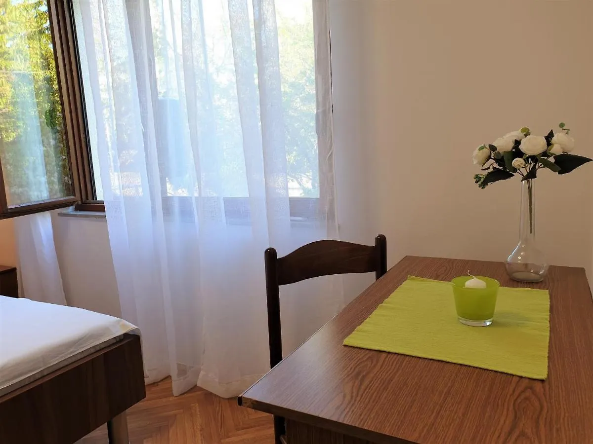 Vladimir 6 Pax Apartman Crikvenica