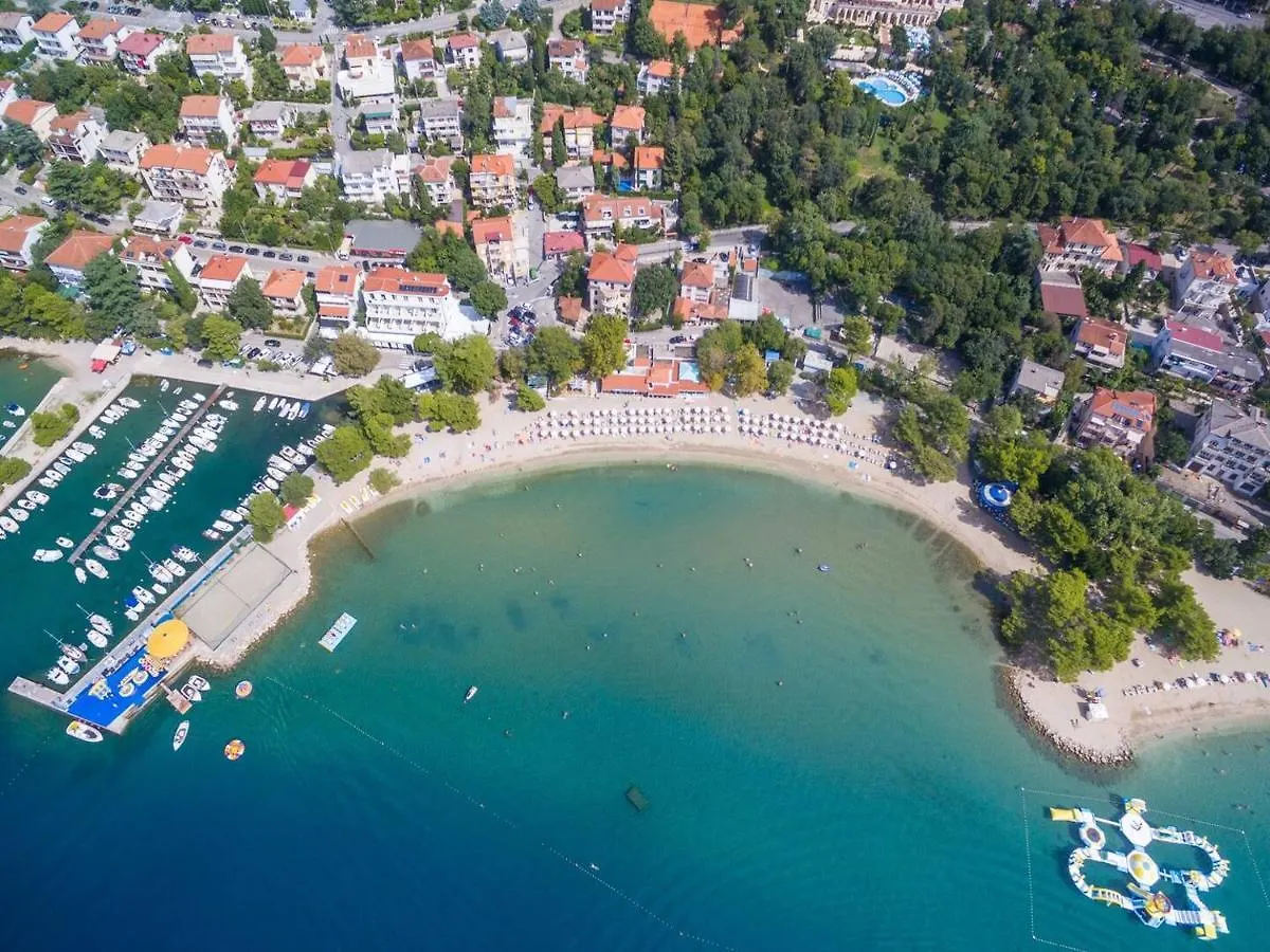 Vladimir 6 Pax 0*, Crikvenica